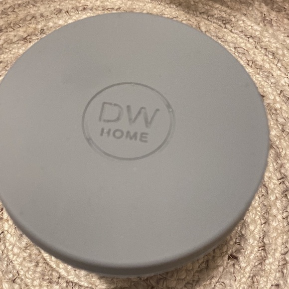 DW Home Tobacco Out candle in glass jar and rubber lids . New. - Picture 5 of 5
